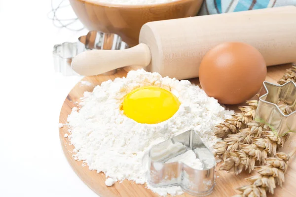 Baking ingredients - flour, eggs, rolling pin and baking forms — Stock Photo, Image