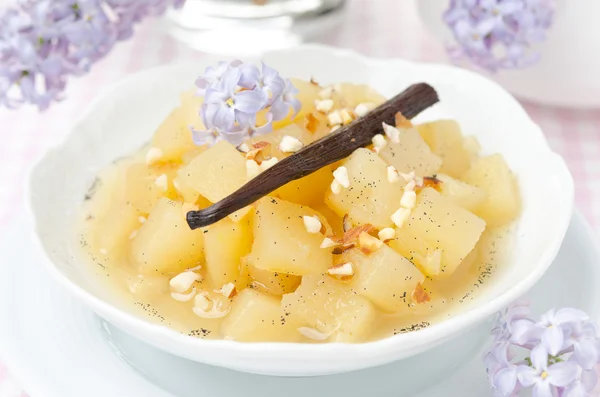 Compote of apples and pears with vanilla in a bowl close-up — Stock Photo, Image