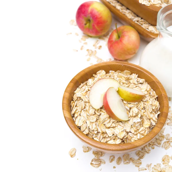 Desayuno saludable - copos de avena con manzanas y una jarra de leche —  Fotos de Stock
