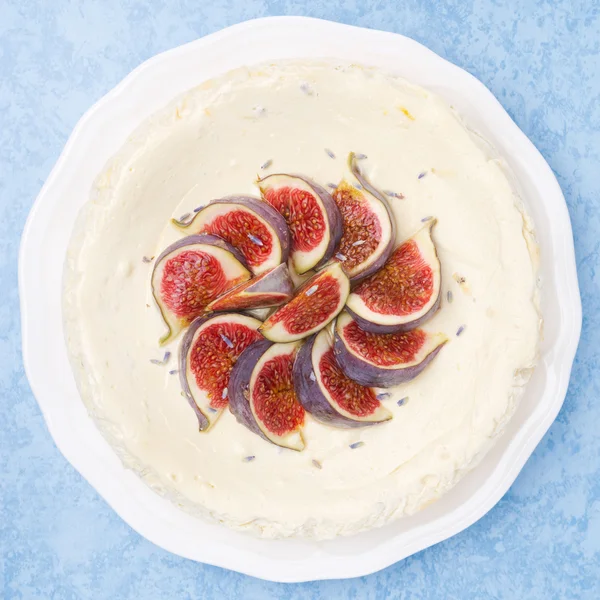 Cheesecake with lavender honey and figs, top view — Free Stock Photo