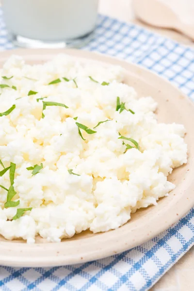 Homemade cottage cheese with herbs, vertical — Stock Photo, Image