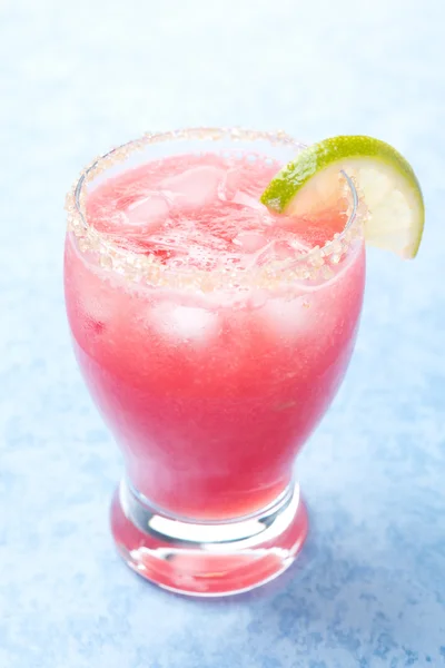 Vattenmelon cocktail med brunt socker och lime — Stockfoto