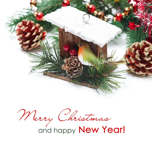Decorazioni natalizie - birdhouse, rami di abete rosso e fili di lame — Foto Stock