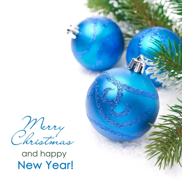 Composition avec boules de Noël bleues et branches d'épinette — Photo