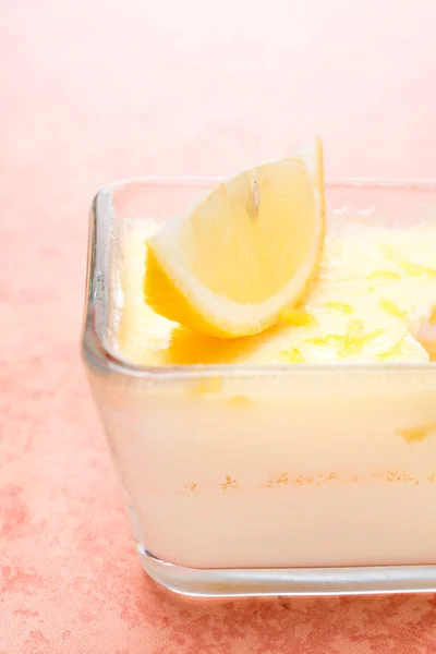 Lemon souffle in a glass form, selective focus — Stock Photo, Image