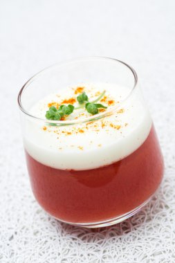 bilayer domates panna cotta füme biber ve yoğurt ile