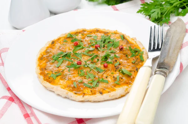 Chicken pizza with tomato sauce, cheese and herbs — Stock Photo, Image