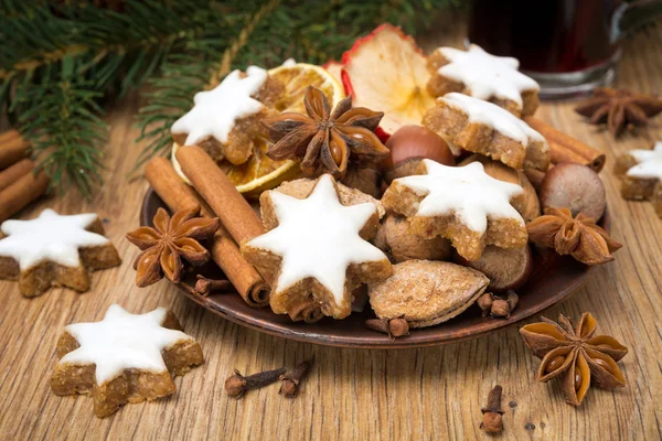 Cookies in the shape of stars with icing and spices — Stock Photo, Image