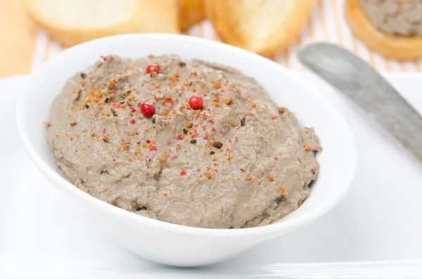 Liver pate with pink pepper close-up — Stock Photo, Image