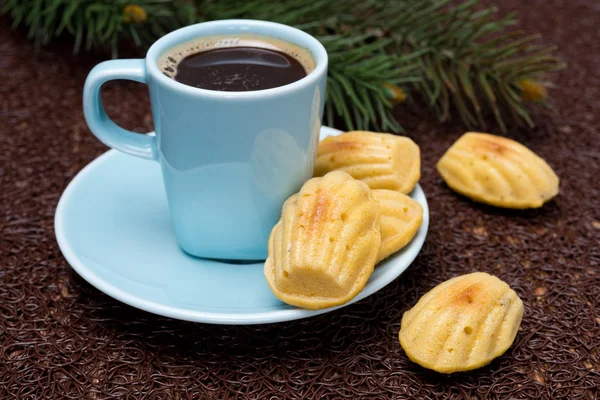 Kop kaffe og cookies madeleines, selektiv fokus - Stock-foto