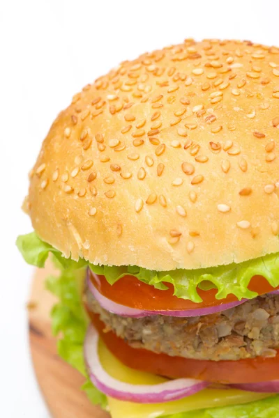 Burger with a vegetarian cutlet and fresh vegetables, close-up — Stock Photo, Image