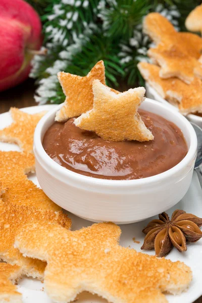 Toasted bread in the shape of stars and little men — Stock Photo, Image