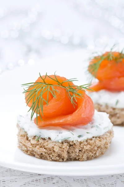 Festive appetizer - canape with rye bread, cream cheese, salmon — Stock Photo, Image