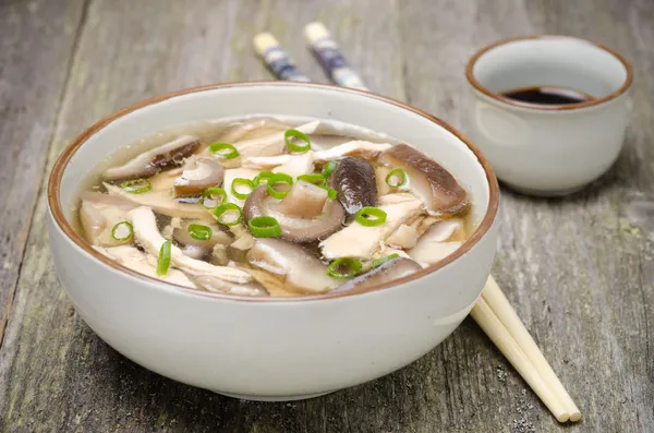 Chinese food - bowl of soup with chicken, shiitake mushrooms — Stock Photo, Image