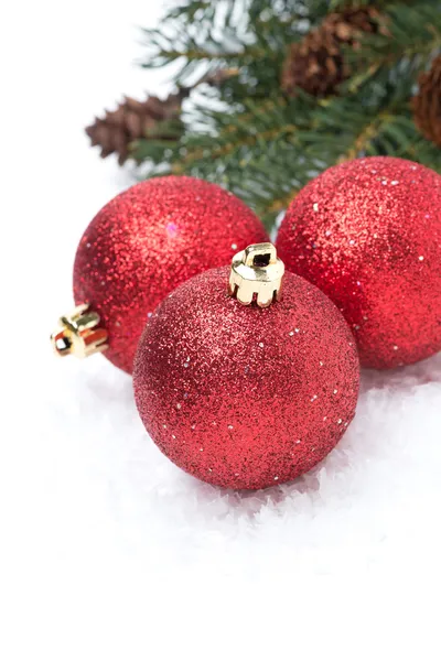 Composizione con palline di Natale rosso lucido — Foto Stock