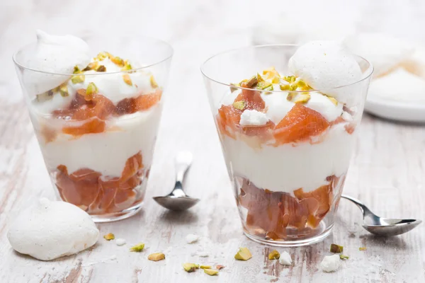 Dessert with canned peaches, whipped cream and meringue — Stock Photo, Image