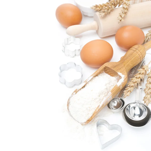 Scoop with wheat flour, rolling pin, eggs and cookie cutters — Stock Photo, Image