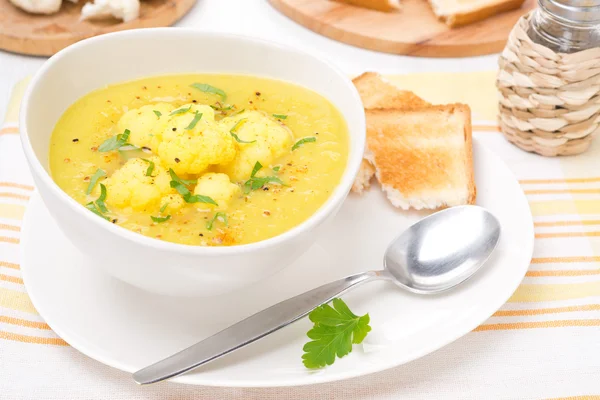 Supă conopidă cu curry și smântână — Fotografie, imagine de stoc
