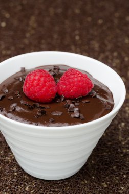 Close-Up çikolata mousse ile taze frambuaz