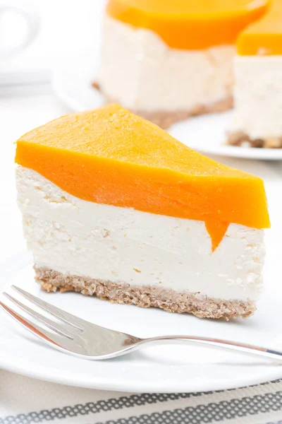Cheesecake with pumpkin jelly, close-up — Stock Photo, Image