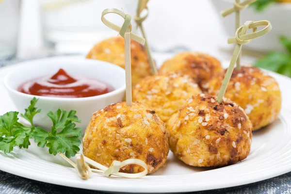 Chicken meatballs with tomato sauce, selective focus — Stock Photo, Image
