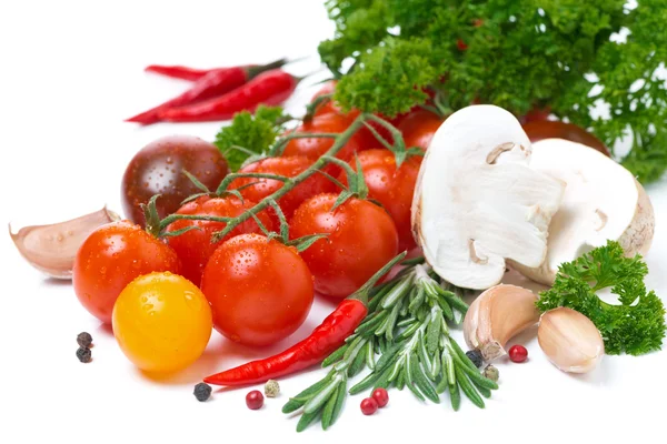 Gekleurde cherry tomaten, champignons, verse kruiden en specerijen — Stockfoto