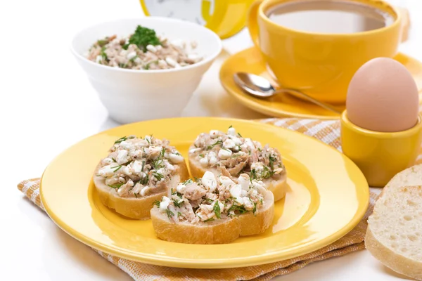 Breakfast - toasts with tuna and homemade cheese, coffee — Stock Photo, Image