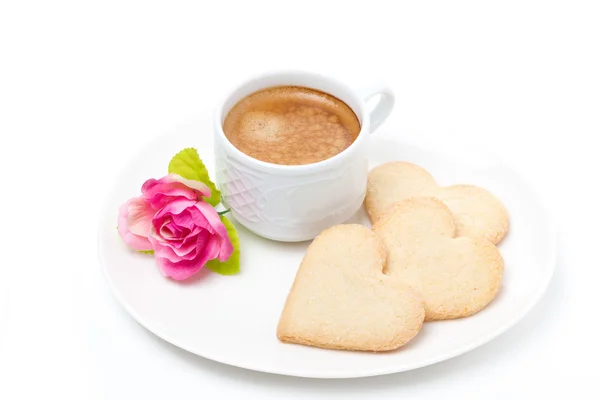 Expresso, biscuits et fleurs Saint Valentin, isolé — Photo