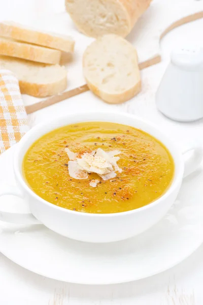 Cream soup of yellow lentils with vegetables — Stock Photo, Image