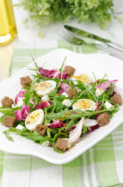 Salad with quail eggs, feta and arugula, vertical — Stock Photo, Image