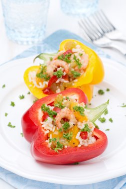 Pirinç ve karides salata dolma biber