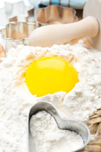 Baking - flour, eggs, rolling pin and baking forms, close-up — Stock Photo, Image