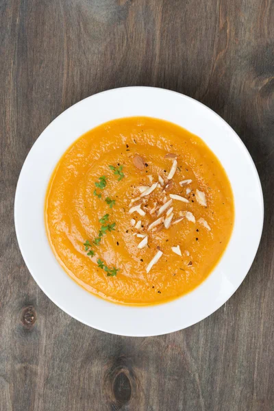 Морквяний суп з мигдалем, вид зверху — стокове фото