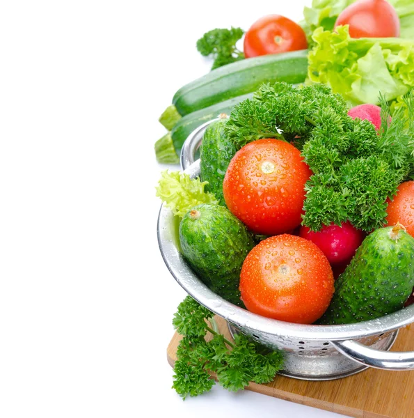 Frisches Gemüse und Kräuter isoliert — Stockfoto