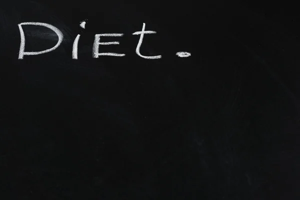 La parola dieta, scritta in gesso su sfondo scuro, concetto — Foto Stock