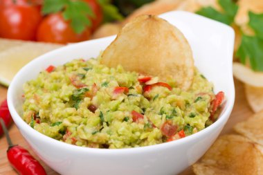 Snack - Meksika sosu Guakamole, yakın çekim, seçici odak