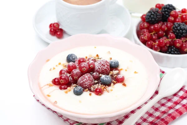 Semolina porridge with fresh berries and nuts for breakfast — Stock Photo, Image