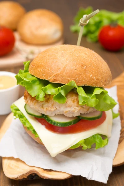 Homemade chicken burger with vegetables, cheese — Stock Photo, Image