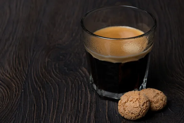 Pahar de biscuiți espresso și migdale, close-up — Fotografie, imagine de stoc