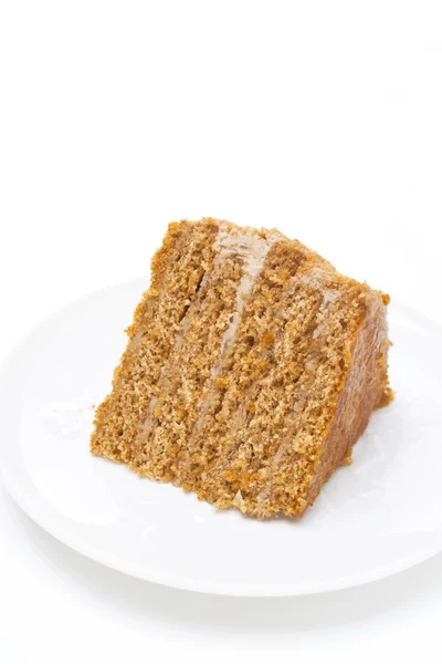 Pedazo de pastel de miel sobre un fondo blanco —  Fotos de Stock