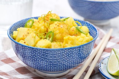 limon ve nane, yakın çekim ile sebze köri