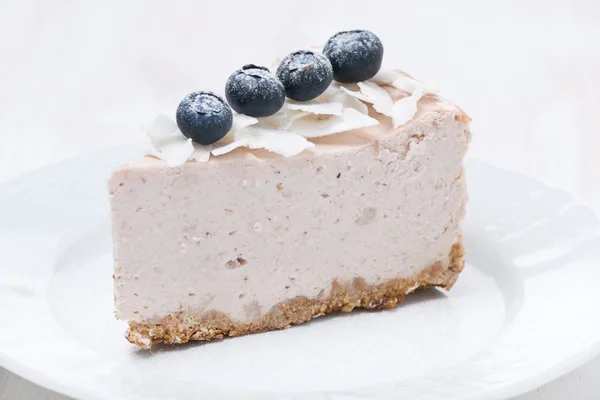 Blåbär och kokos cheesecake, horisontell — Stockfoto