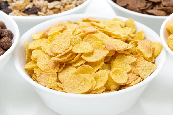 Copos de maíz y cereales para el desayuno, primer plano — Foto de Stock