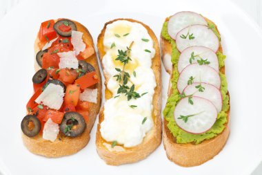ciabatta domates, keçi peyniri, yeşil bezelye ile ezme ile