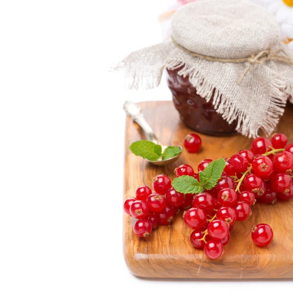 Fresh red currant and berry jam on a wooden board, isolated — Stock Photo, Image