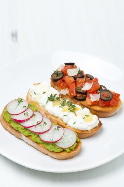 ciabatta domates, keçi peyniri, yeşil bezelye ile ezme ile