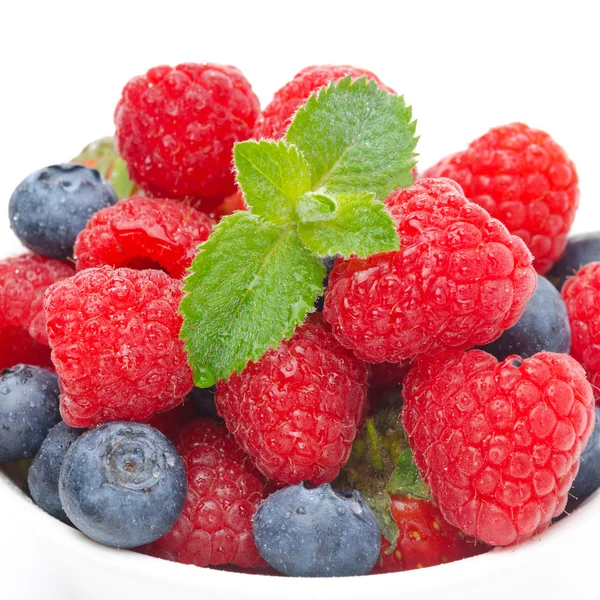 Fresh raspberries and blueberries, closeup — Stock Photo, Image