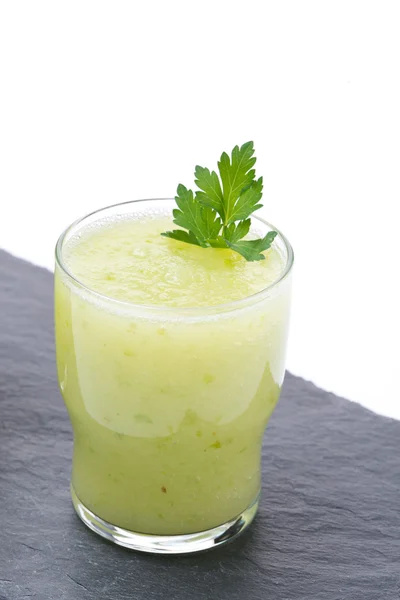 Detox-cocktail av ferskt eple, selleri og kalk – stockfoto