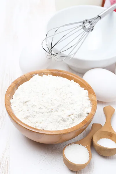 Flour, salt, sugar and eggs for baking — Free Stock Photo