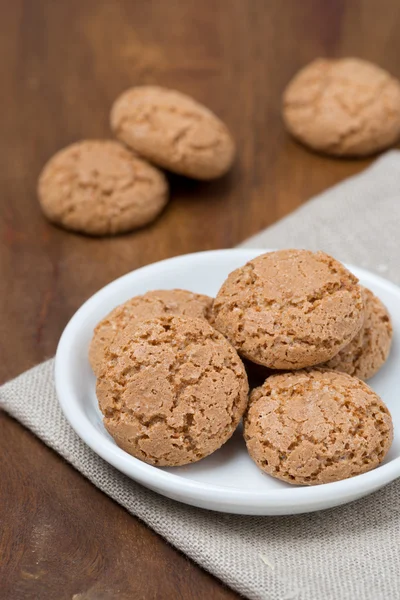 Biscotti kakor på trä bakgrund — Stockfoto